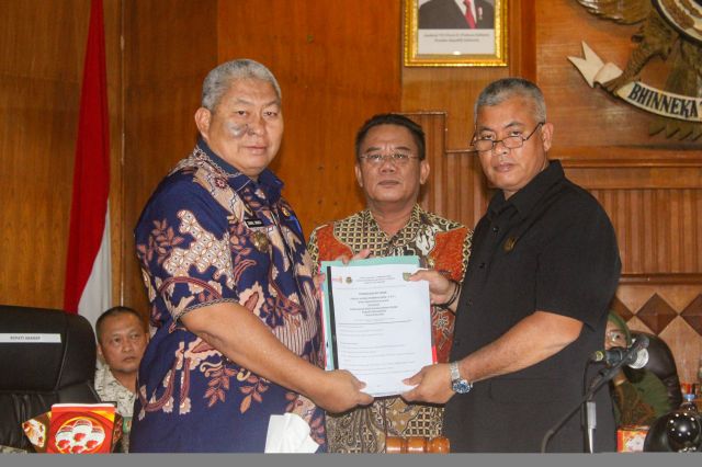 RAPAT PARIPURNA PENYAMPAIAN  PEMANDANGAN UMUM FRAKSI TERHADAP RANPERDA TENTANG RPJMD KABUPATEN ASAHAN TAHUN 2025-2029